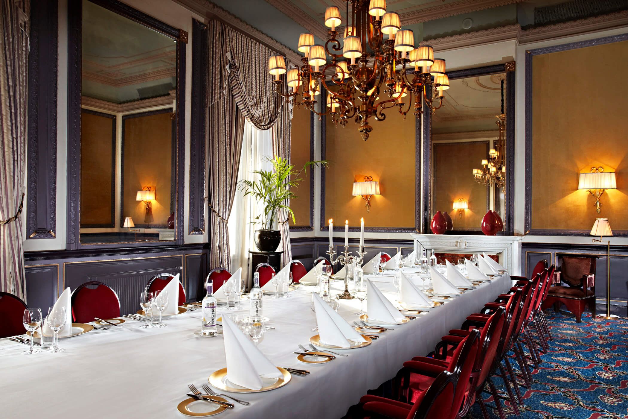 Hotel Des Indes Salon van Brienen Table Diner
